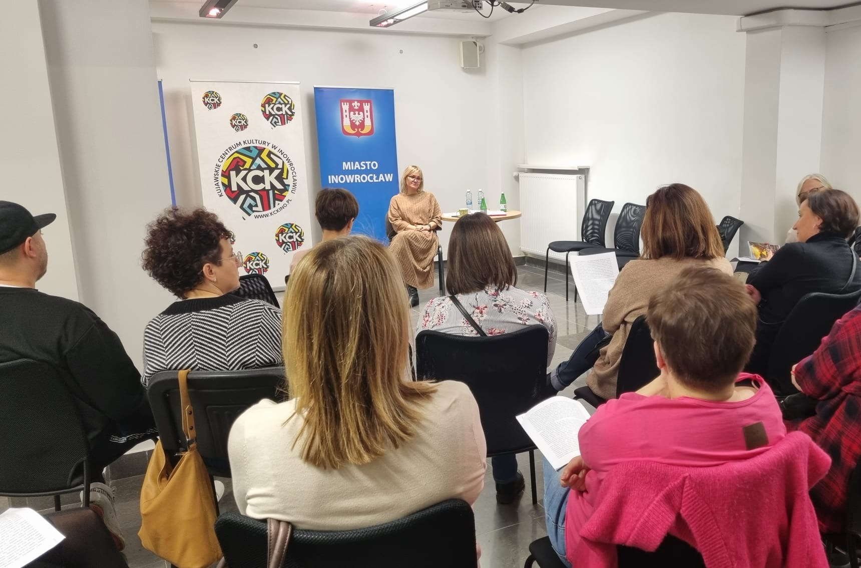 Spotkanie edukacyjne z Adrianą Meller – psychoterapeutką z Inowrocławia Adriana Meller prowadzi spotkanie edukacyjne dla mieszkańców Inowrocławia w sali Kujawskiego Centrum Kultury.